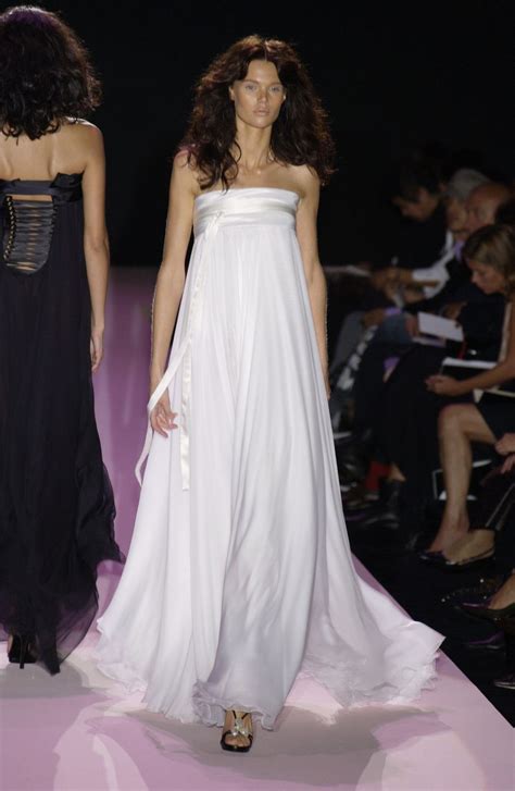 gucci runway dresses 2002